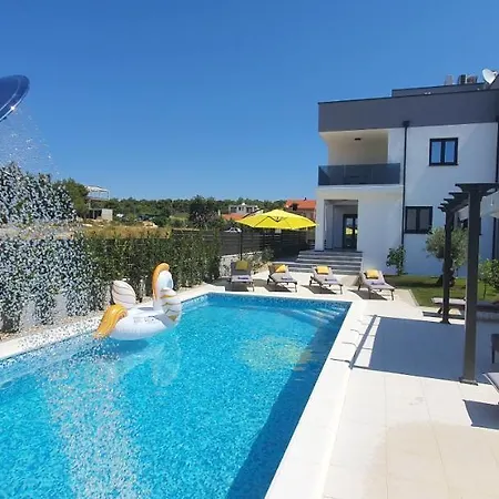 וילה New 2020! 4* Ivona With Pool And Jacuzzi זאדאר