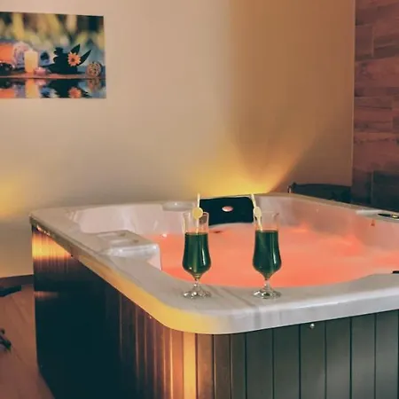 New 2020! 4* Ivona With Pool And Jacuzzi וילה זאדאר