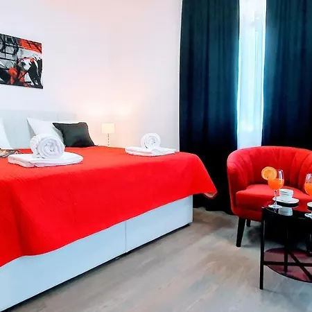 New 2020! 4* Ivona With Pool And Jacuzzi וילה זאדאר