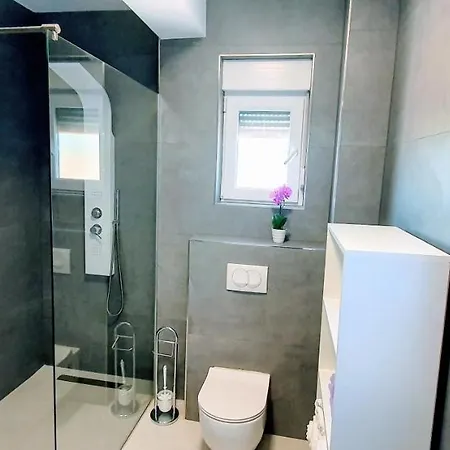 New 2020! 4* Ivona With Pool And Jacuzzi וילה *