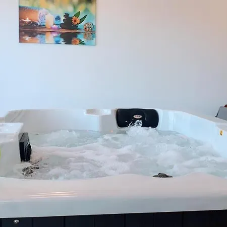 New 2020! 4* Ivona With Pool And Jacuzzi וילה *