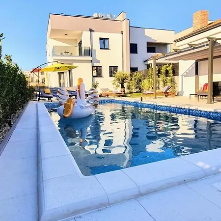 New 2020! 4* Ivona With Pool And Jacuzzi * זאדאר
