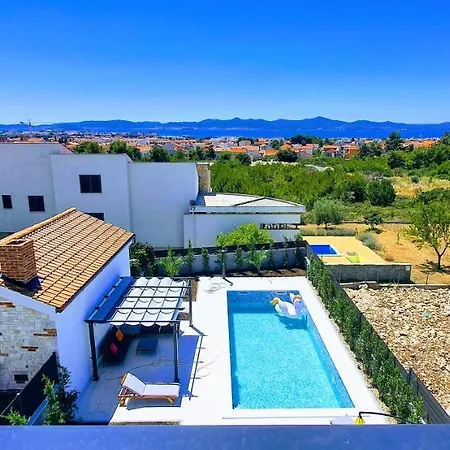 New 2020! 4* Ivona With Pool And Jacuzzi וילה זאדאר