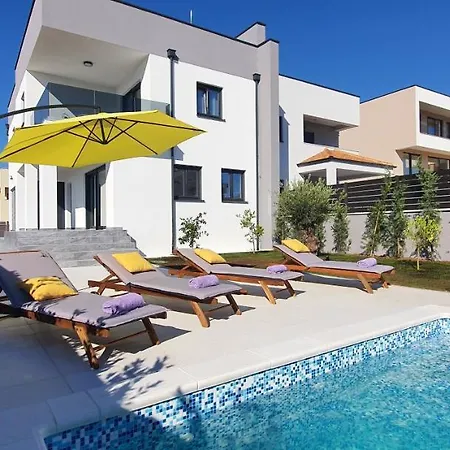 וילה New 2020! 4* Ivona With Pool And Jacuzzi זאדאר