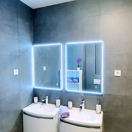 New 2020! 4* Ivona With Pool And Jacuzzi זאדאר