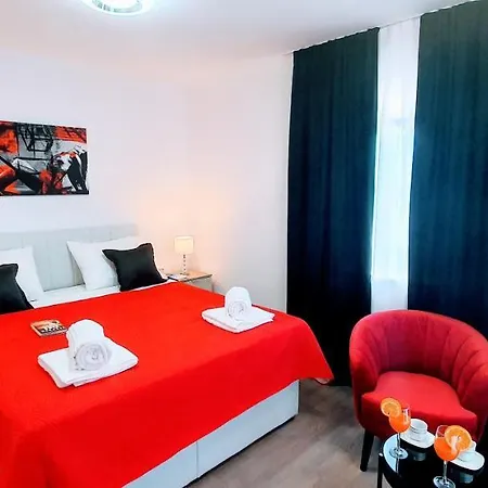 New 2020! 4* Ivona With Pool And Jacuzzi וילה זאדאר